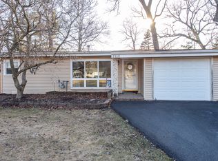 2113 Burr Oak Ln, Lindenhurst, IL 60046