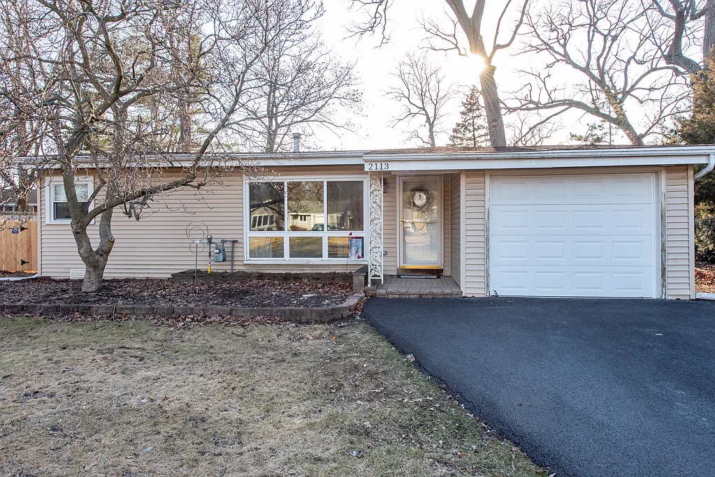 2113 Burr Oak Ln photo 1