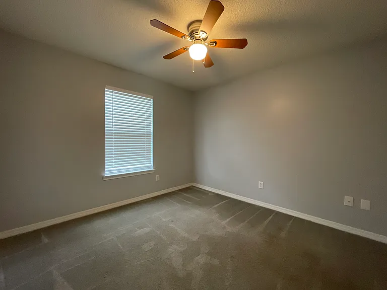 212 Lustan Dr — Photo 10
