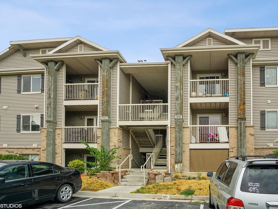 Top floor Willow Springs Condo