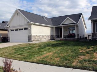 1572 E Shadow Dr, Eagle Mountain, UT 84005