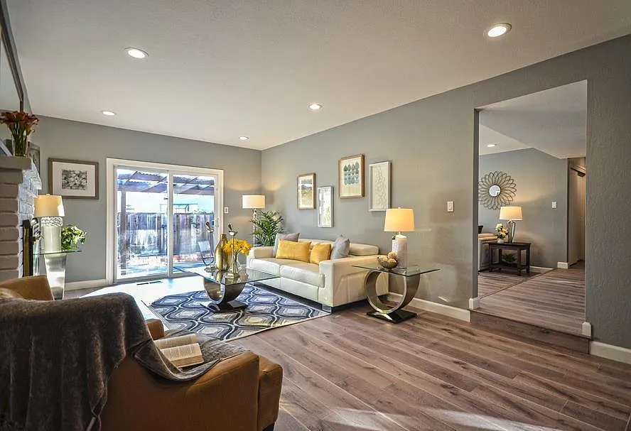 35767 Caxton Pl