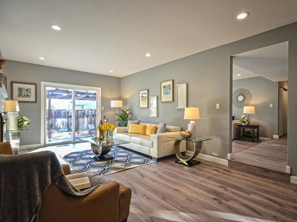 35767 Caxton Pl