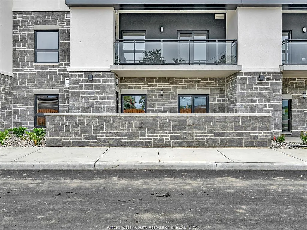 1 bed, 1.0 bath, 642 sqft, $1,900 — Photo 3