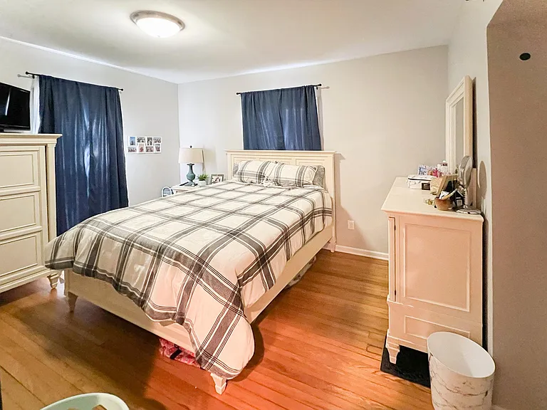 200 Laburnam Cres #1 — Photo 18