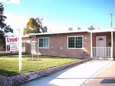 5221 37th Ave photo 1