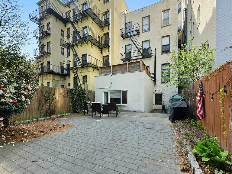 1017 Park Ave #G — Photo 2