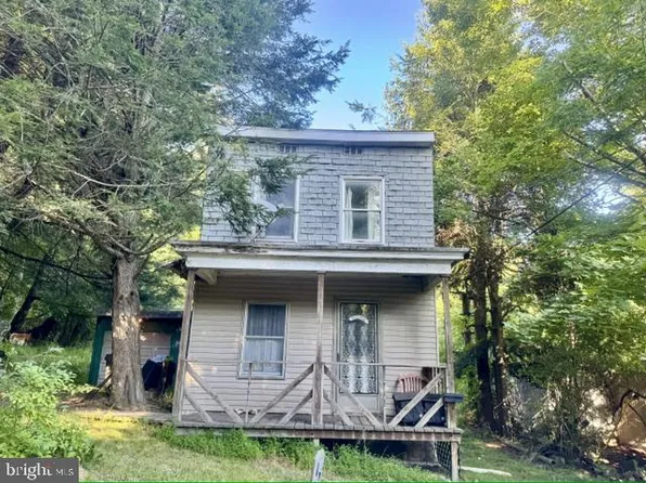53 Theresa St, Shenandoah, PA 17976