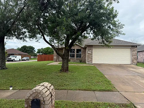 701 Pickwick Ln Photo 1