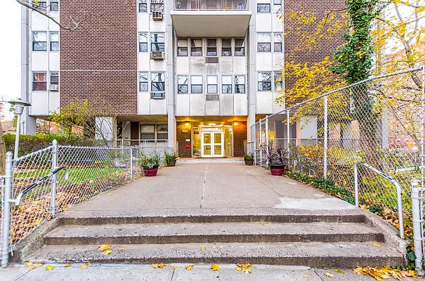 Sold by Re/Max In The City | media 20