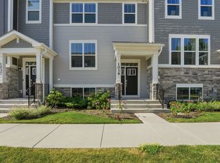 1039 Atterberg Rd, South Elgin, IL 60177