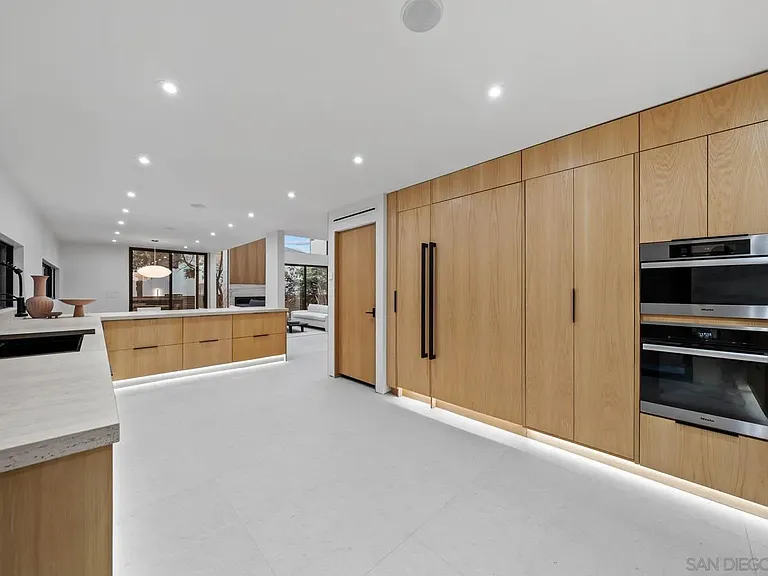 7376 Fay Ave — Photo 19