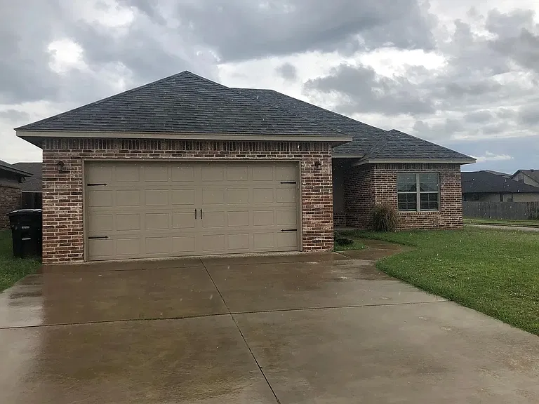 1328 Eagle Dr — Photo 1