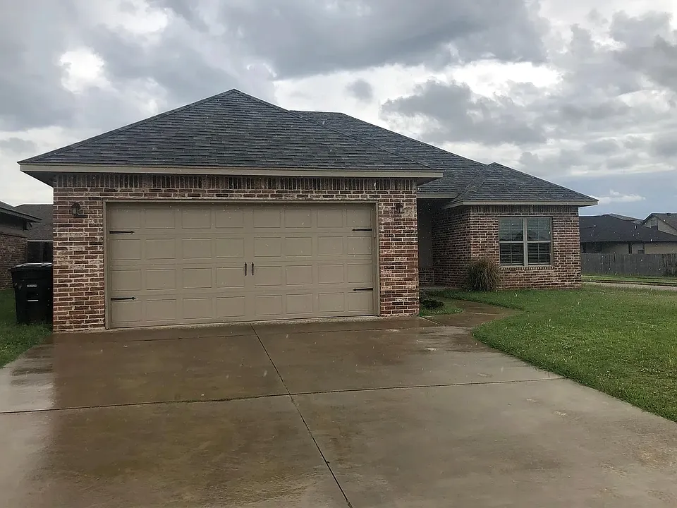 1328 Eagle Dr