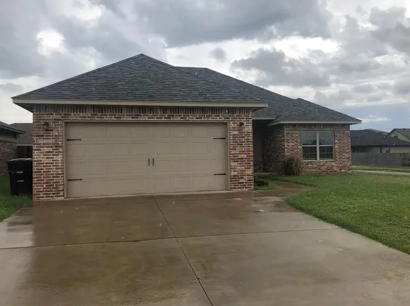 1328 Eagle Dr, Moore, OK 73160