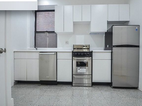 2nd image of 229 E 53rd St #2RR