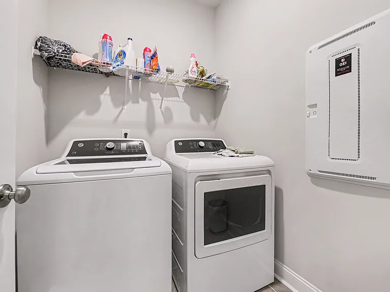 341 Chapman Cir — Photo 23