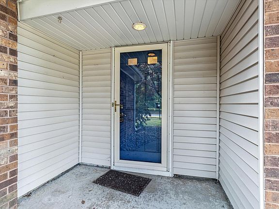 5th image of 2048 Waterbury Dr SE