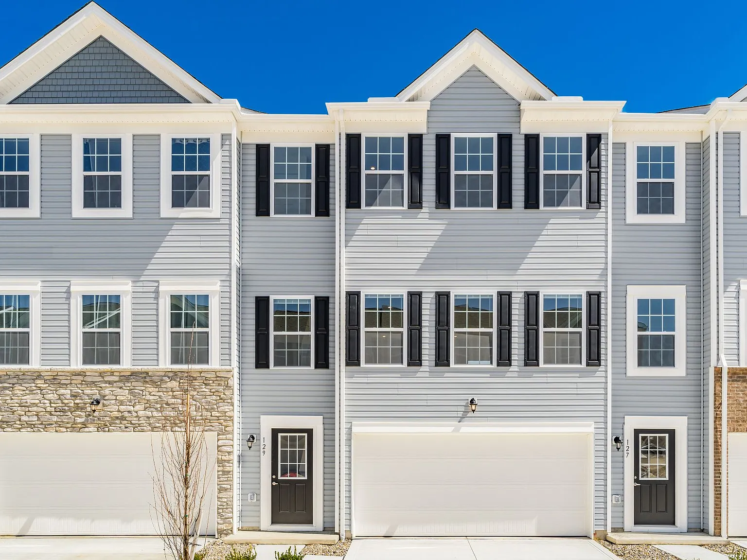 3 bed, 2.5 bath, 1850 sqft, $2,599 — Photo 1