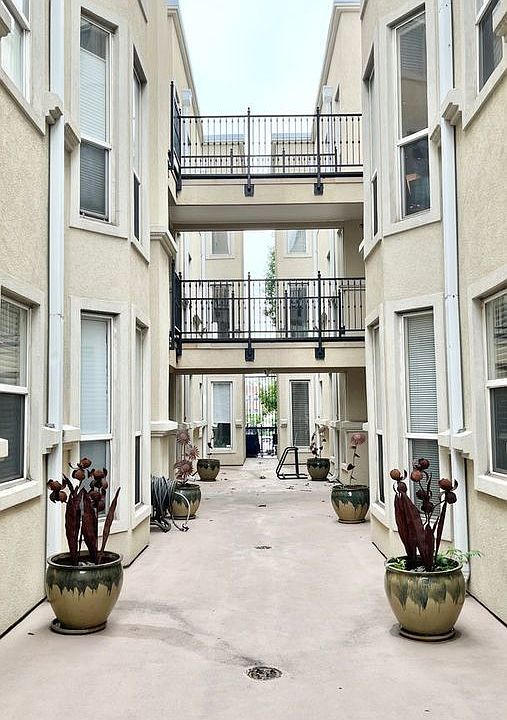 1st image of 1521 N Vine St APT 207