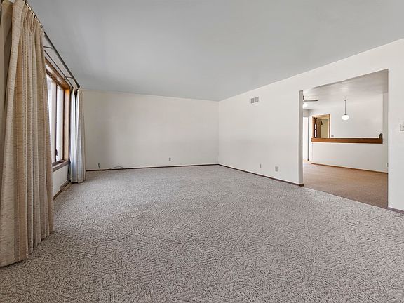 4th image of 421 Manhattan St