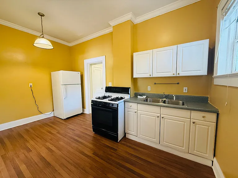 large eat in kitchen