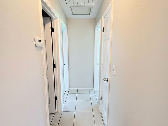 4th image of 406 NE 24th Pl #2