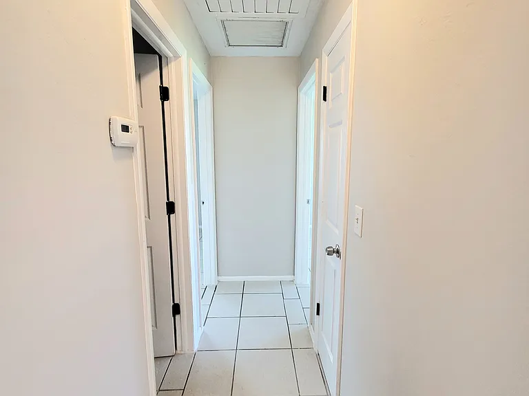 406 NE 24th Pl #2 — Photo 4