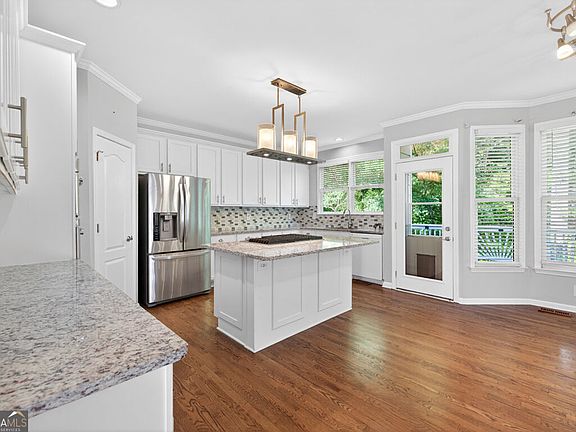 5th image of 1524 Lake Heights Cir
