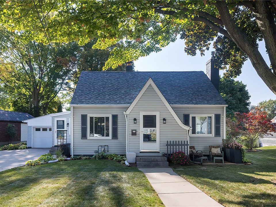1st image of 103 E Division St