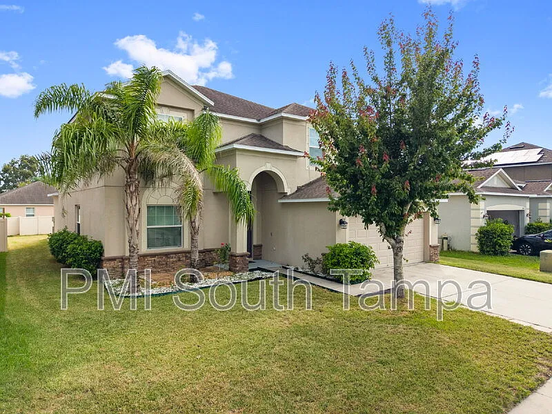 6 bed, 3.0 bath, 3009 sqft, $3,595 — Photo 3
