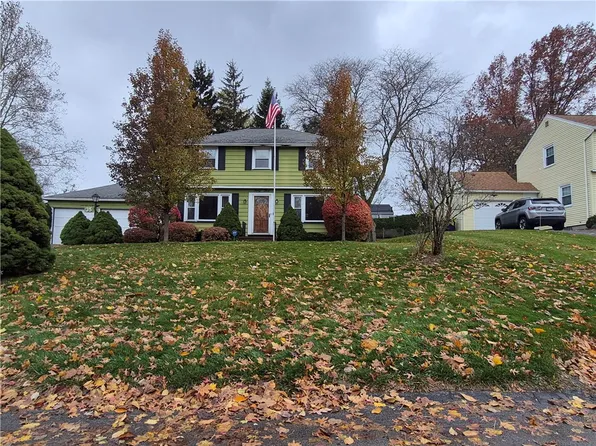 35 Oakcrest Dr, Rochester, NY 14617