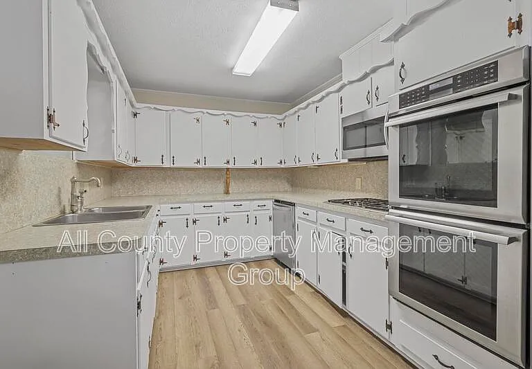 2116 Andover St — Photo 3