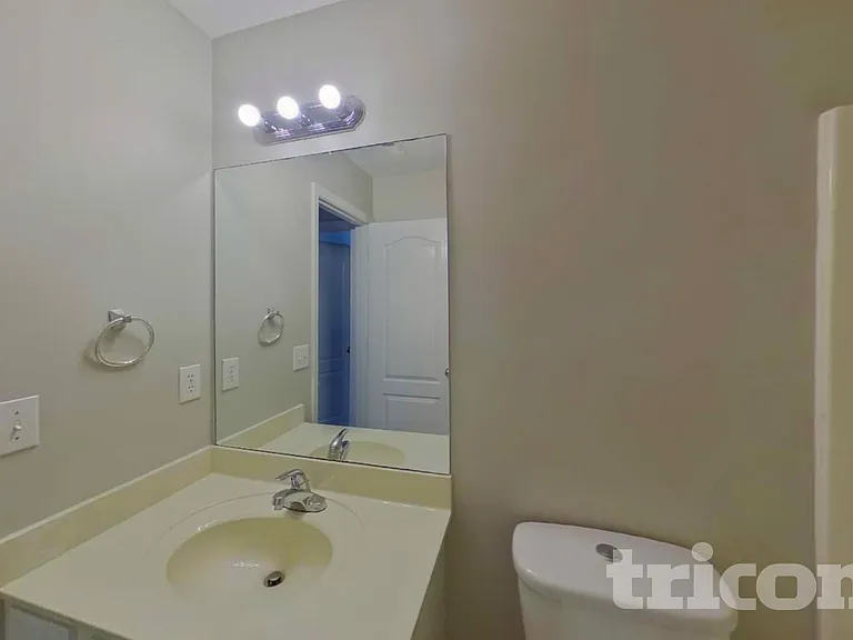 527 W Saddletree Dr — Photo 12