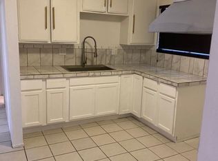 283 E 11th St #B, Pomona, CA 91766