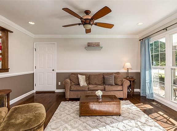 2nd image of 2217 Encino Dr