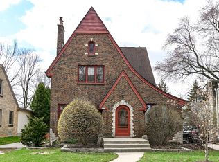 8153 Jackson Park Blvd, Wauwatosa, WI 53213