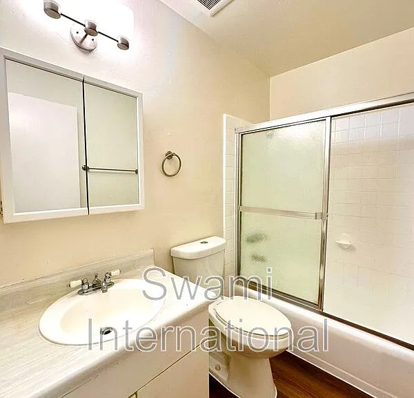 1535 W 102nd St #6 — Photo 5