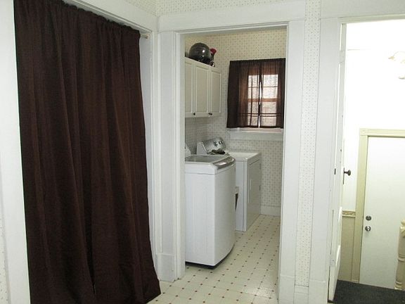 5th image of 212 S 11th St