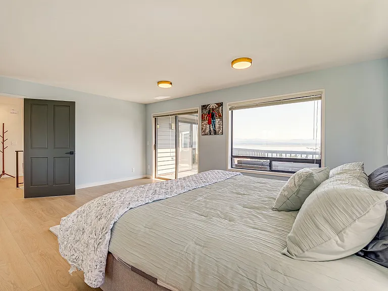 1395 Crestview Dr — Photo 12