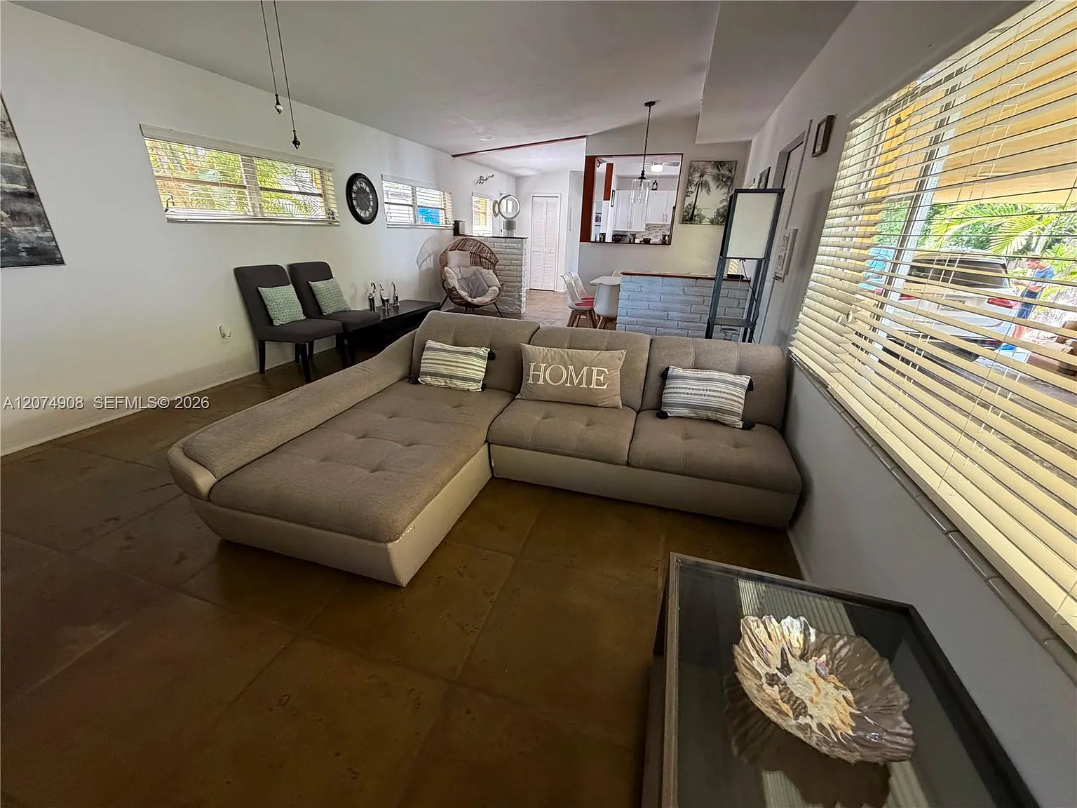 Hollywood Lakes Section — Photo 1