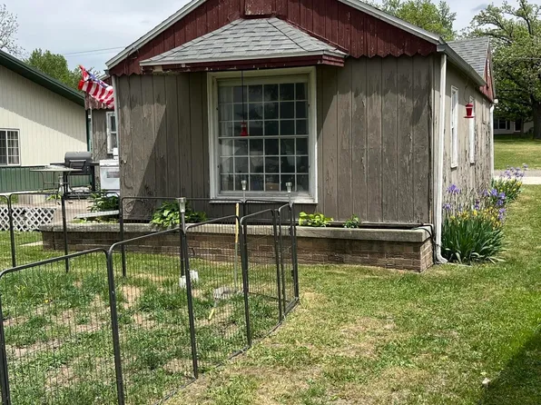 816 5th Ave NE, Independence, IA 50644