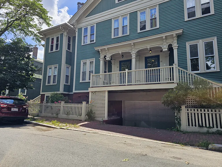 31 Antrim St #B — Photo 11