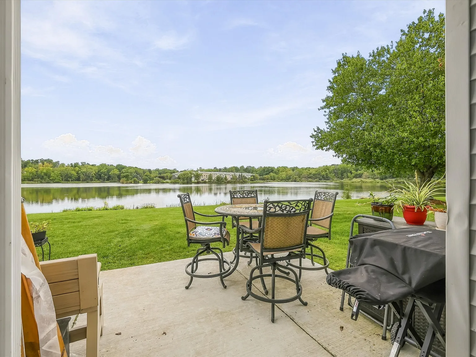 2 bed, 2.5 bath, 1241 sqft, $2,250 — Photo 2