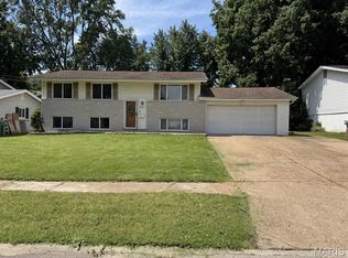 1860 Bobbinray Ave, Florissant, MO 63031