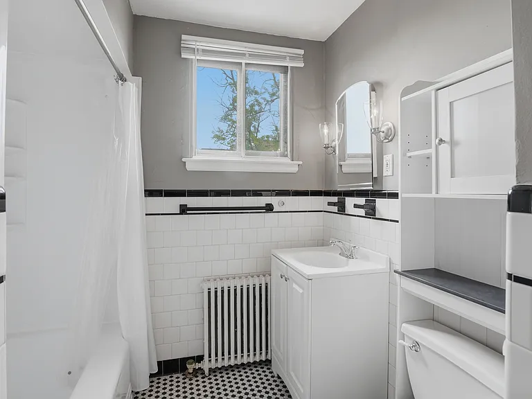 20 Ashland St #3L — Photo 7