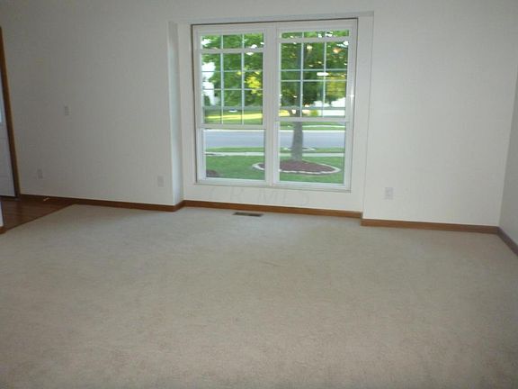 5th image of 2875 Castlebrook Ave