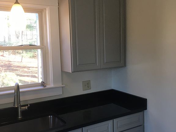 2nd image of 59 Riddell St #2