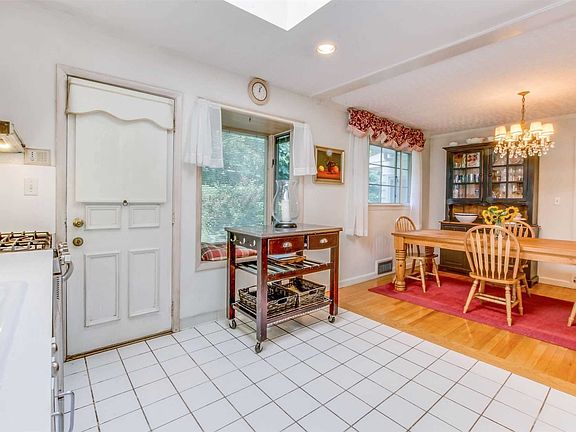 5th image of 252 Mason Dr