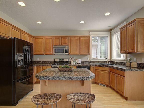 5th image of 9605 NE 104th St